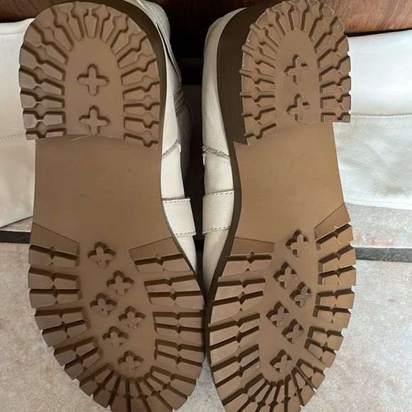 LIKE NEW  Colin Stuart Cream tall leather Boots with Buckle Detail. Size 7 - Picture 5 of 7